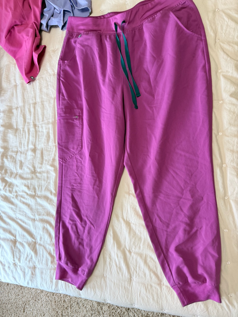 ⭐️Figs Women’s  Magenta Jogger Scrub Pants with Drawstring⭐️
